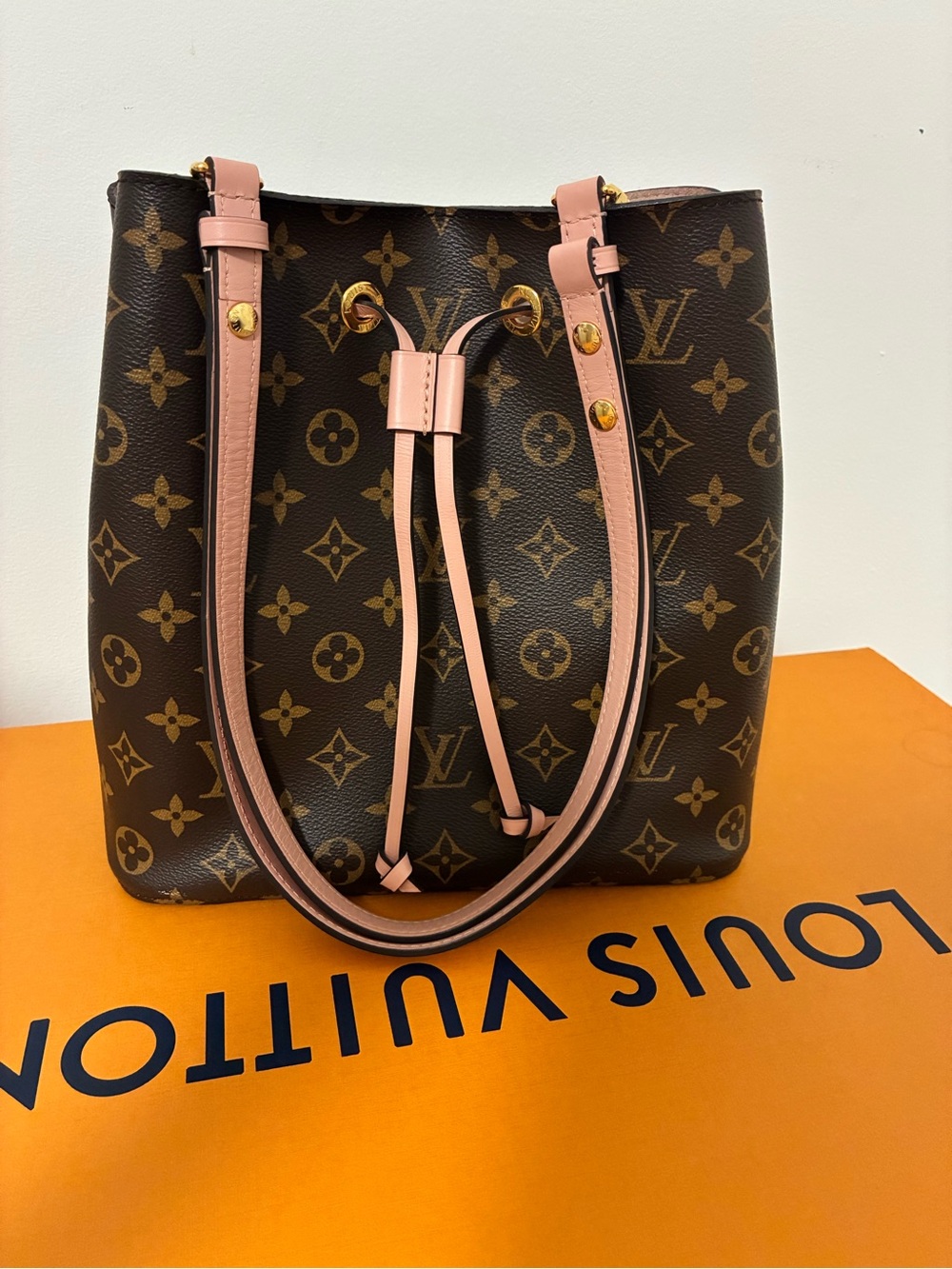 Louis Vuitton NéoNoé MM Monogram Canvas Bucket Bag with Pink Trim